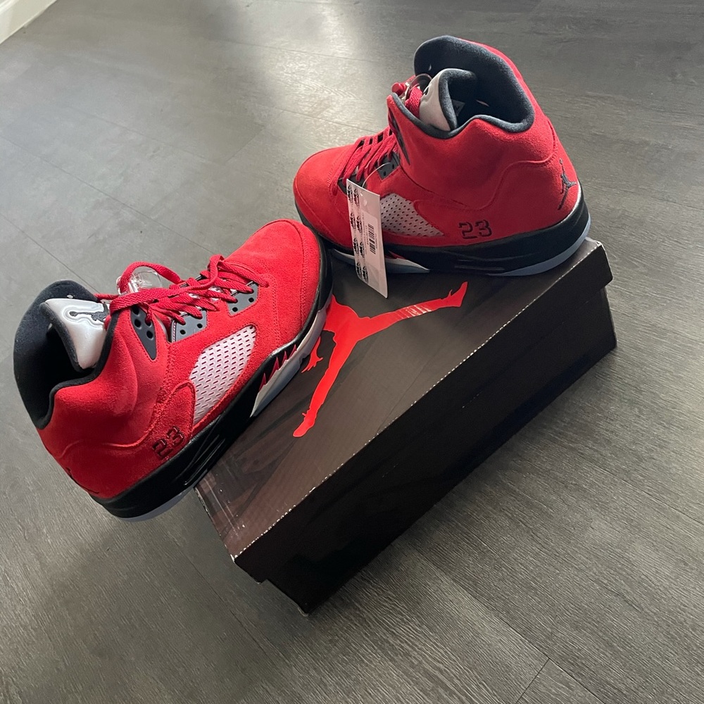 Raging bulls 5s deadstock (NeverWorn)